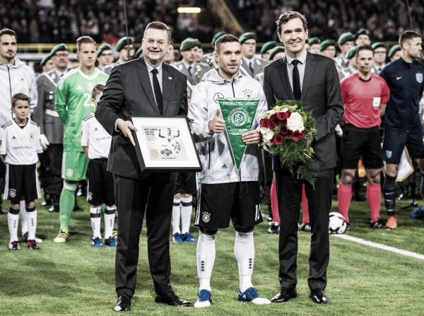 Lukas Podolski sella su despedida de Die Mannschaft