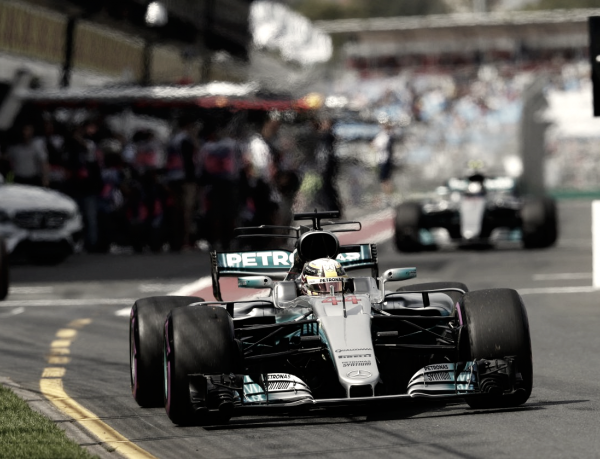 F1, Hamilton si aggiudica il primo venerdì della stagione a Melbourne