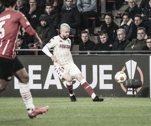 Com três assistências de brasileiros no jogo, Monaco vence PSV no fim