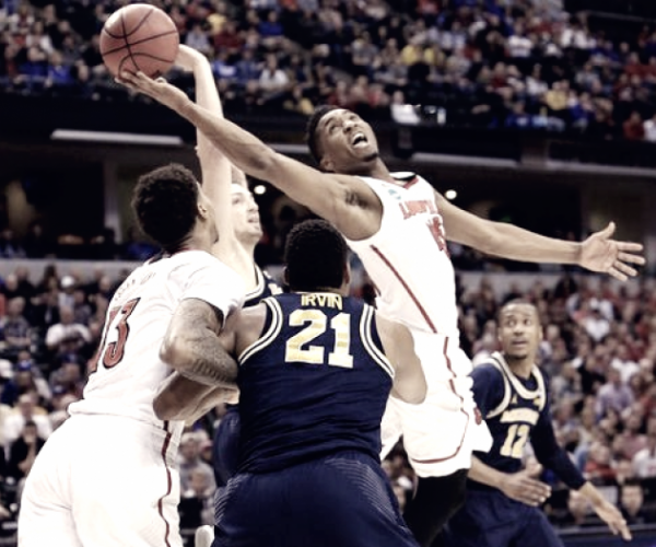 NCAA - Michigan ribalta i pronostici e batte Louisville