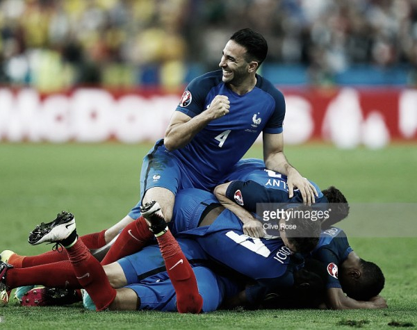 França bate Roménia ao cair do pano: Payet tirou a vitória da cartola na abertura do Euro