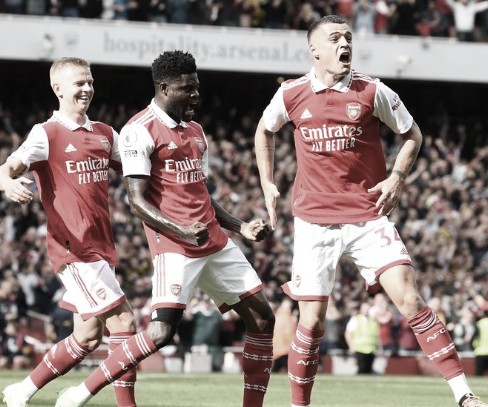 Arsenal passa por cima do Tottenham e segura liderança da Premier League