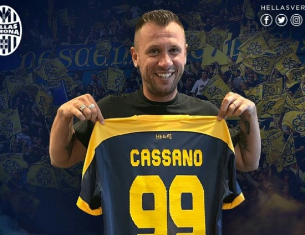 Verona, ufficiale anche l'arrivo di Cassano. Maglia numero 99 per lui