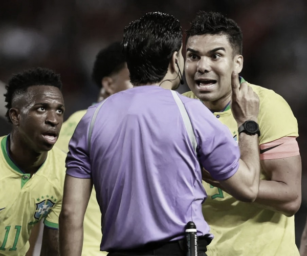 Casemiro reclama da arbitragem em derrota do Brasil