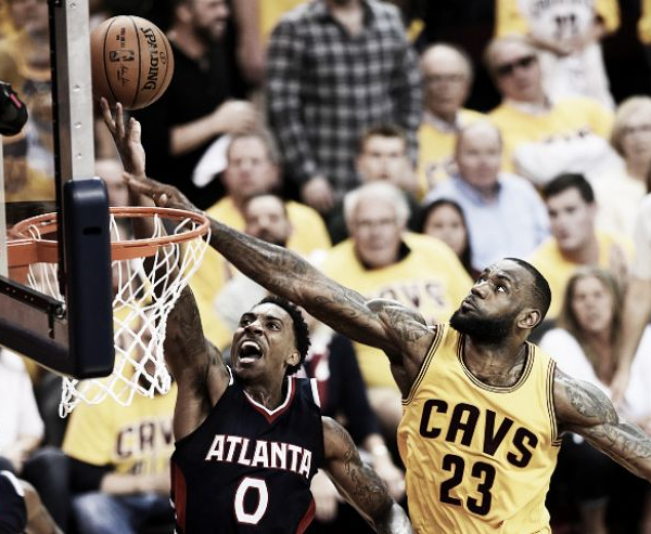 Gli Atlanta Hawks si inchinano di fronte a King James, ma solo all'overtime