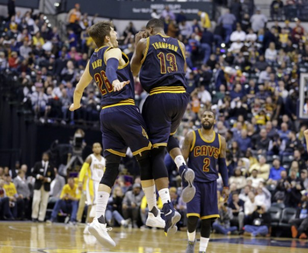 NBA - Le triple di Korver e l'energia di James e Irving annichiliscono i Pacers
