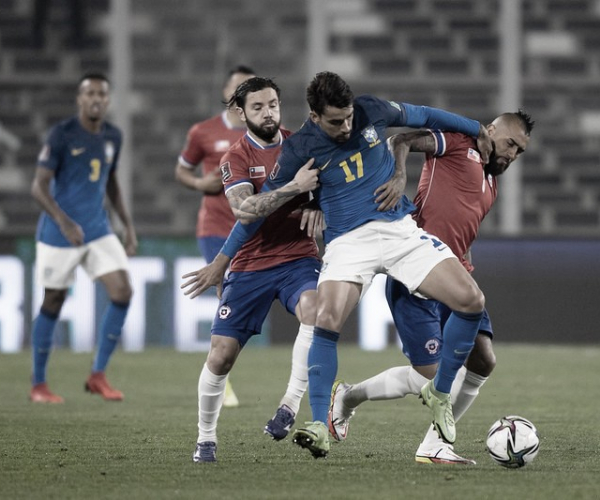 Brasil joga mal, mas vence Chile fora de casa com gol de Everton Ribeiro