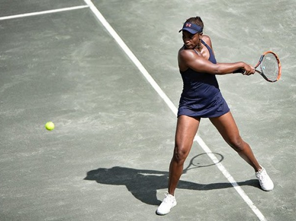 WTA Charleston - La Errani cede alla Vesnina, si ritira la Kerber