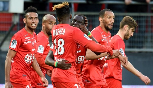 Ligue 2 : Valenciennes s'offre le leader