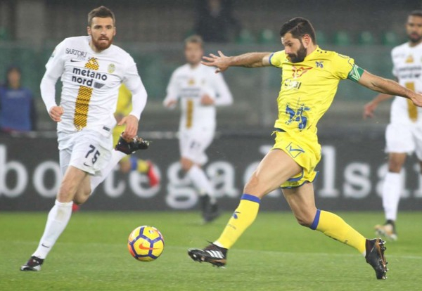 Coppa Italia - Il Verona batte il Chievo ai rigori e vola agli ottavi
