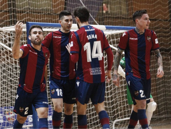 Levante UD FS salva el primer "match ball" para estar en Madrid