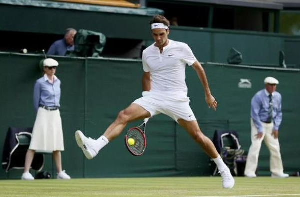 Wimbledon 2015: Federer illumina il Centre Court, Querrey travolto