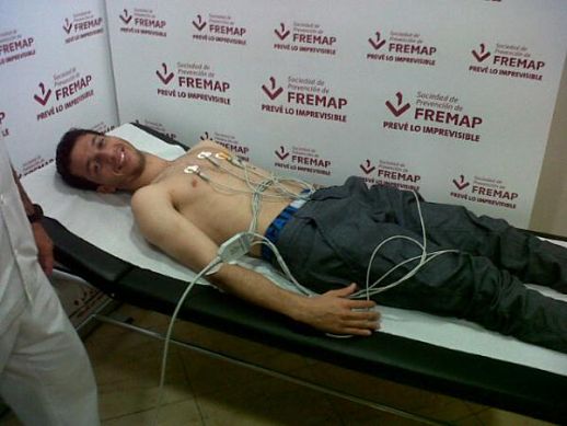 El médico del Sevilla FC confirma que ''la operación de Cicinho ha sido un éxito''