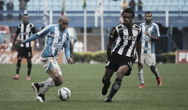 Avaí sai atrás, mas busca empate contra Figueirense no Campeonato Brasileiro