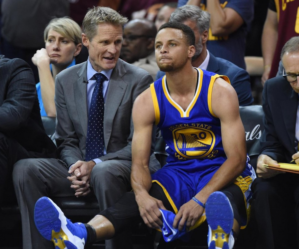NBA - Kerr lapidario: "Non esiste che Curry giochi al primo turno dei playoff"