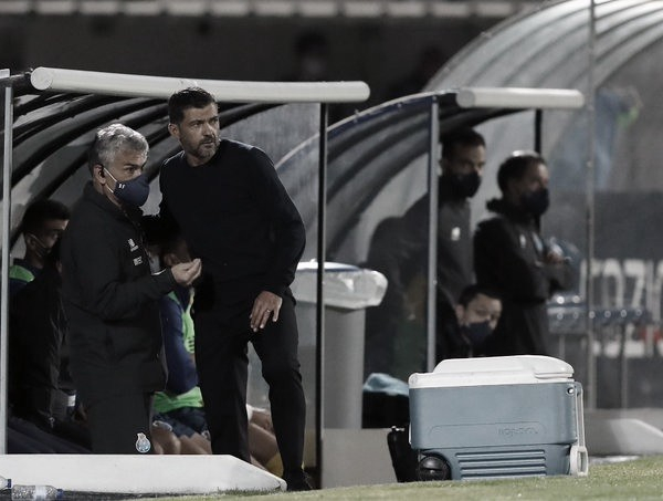 Sérgio Conceição reclama de pênalti não marcado em derrota do Porto: "Vai ser uma luta contra tudo e todos"