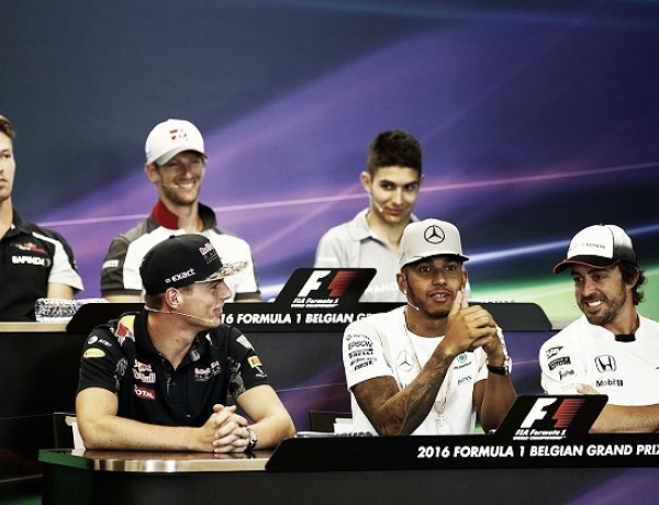 F1, la conferenza prima di Spa. Hamilton: "Prenderò la penalità". Verstappen: "Avviciniamoci alla Mercedes"