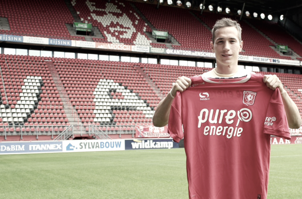 Twente ejerce opción de compra sobre Trajkovski