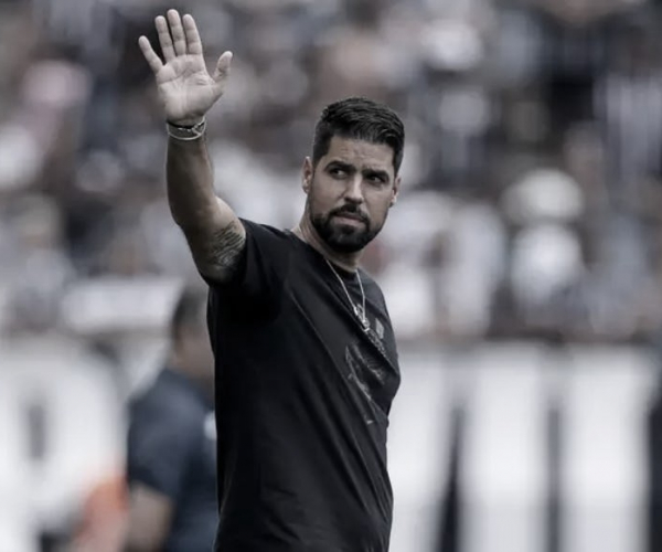 António Oliveira critica arbitragem, mas considera "justo" empate entre Corinthians e Atlético-MG