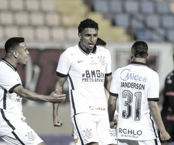 Éderson comemora classificação e primeiro gol pelo Corinthians: “Noite especial”