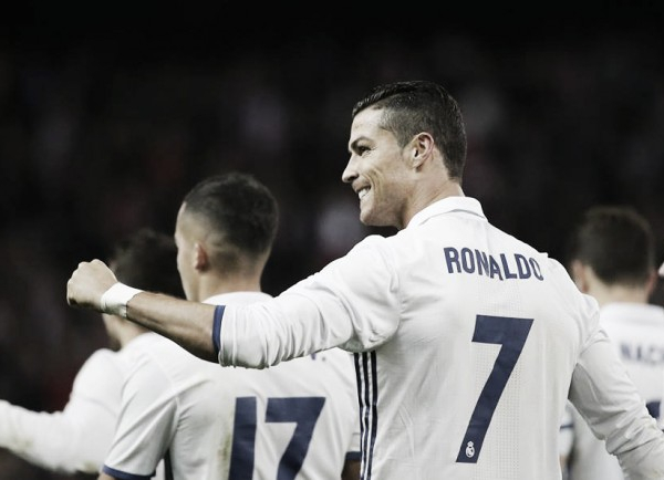 Liga, il Real demolisce l'Atletico nel derby grazie a una tripletta di Ronaldo (0-3)