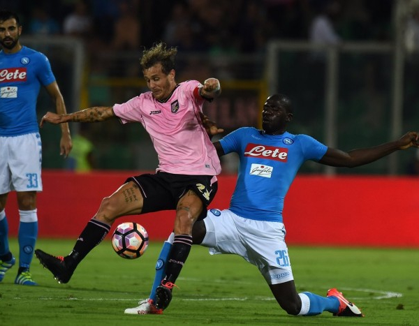 Il Palermo resiste un tempo, poi il Napoli dilaga: 0-3 al Barbera