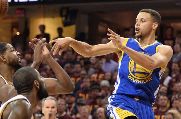 NBA Finals, Golden State implacabile a Cleveland: Curry trascina i suoi sul 3-1 (108-97)