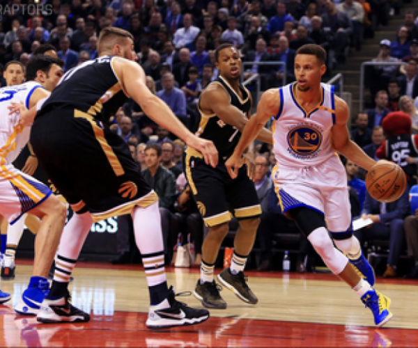 NBA - Curry e Durant danno spettacolo: battuti anche i Raptors