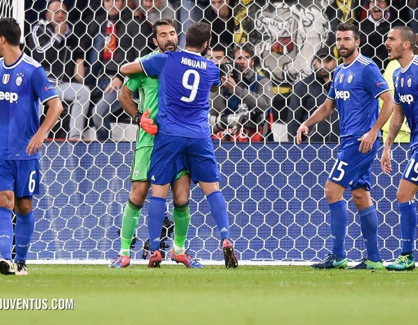Lione - Juventus, le pagelle: Buffon fenomeno, Cuadrado decisivo. Male la mediana