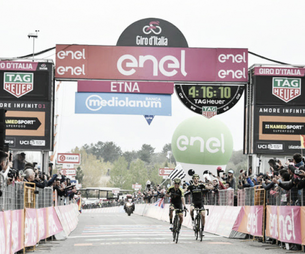 Giro d'Italia, Chaves e Yates show sull'Etna. Il britannico in rosa