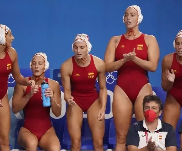 Las ‘Guerreras del Agua’ pasan a semifinales tras acabar con China 