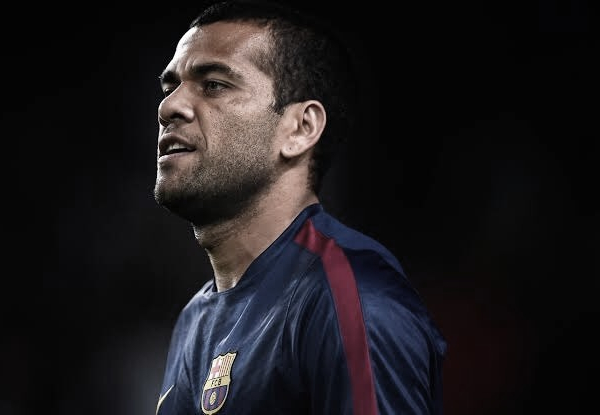 Daniel Alves explica motivos pelos quais Barcelona encantou 