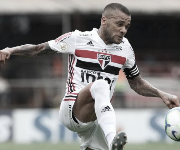 Daniel Alves critica Cuca e diz que São Paulo e Flamengo são os time que 'melhor jogam' no Brasil