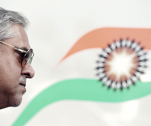 Vijay Mallya dimite como director de Force India