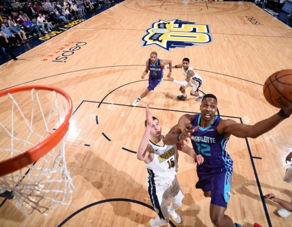 NBA - Una schiacciata di Simmons consegna ai Magic la vittoria sui Miami Heat; tutto facile per Denver contro Charlotte