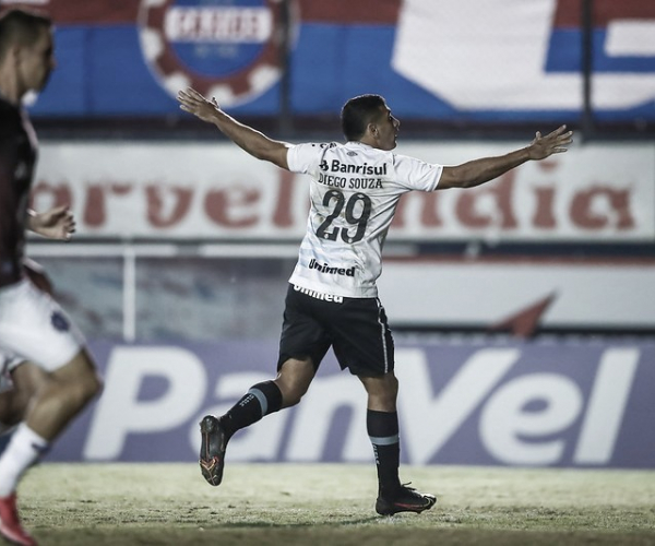 Tiago Nunes rasga elogios a Diego Souza após gols na semifinal do Gauchão