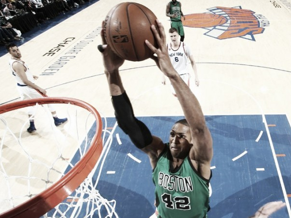 Celtics vencem Knicks e continuam na liderança da Conferência Leste