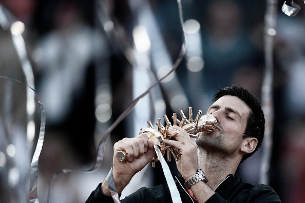 Un imperial Djokovic no da opción a Tsitsipas y se corona por tercera vez en Madrid