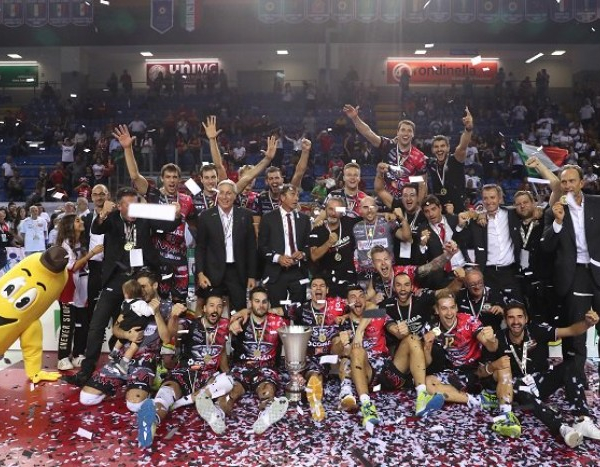 Volley M - Finalmente Perugia fa suo il primo trofeo, conquistando la Supercoppa italiana