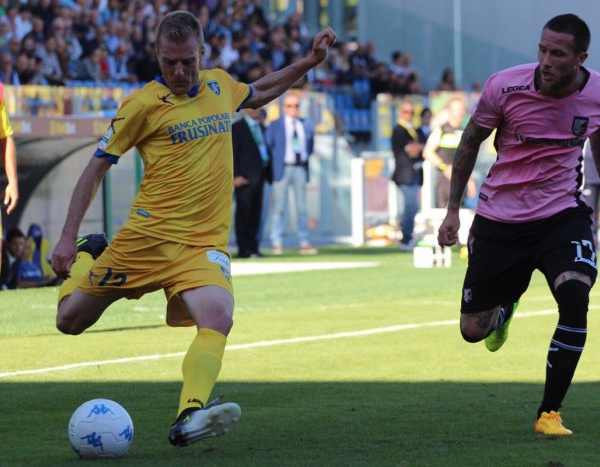 Serie B: Palermo e Frosinone s'annullano, beffa Bari. Crollano Spezia e Parma