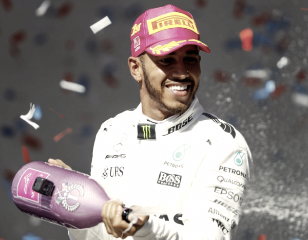 Hamilton dice que la salida de Nico Rosberg de Mercedes le ha ayudado a mejorar su rendimiento
