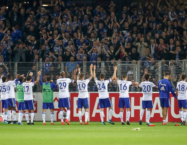 Il sabato di Bundesliga - Lo Schalke di misura trionfa a Friburgo. Sorridono il Lipsia e l'Amburgo