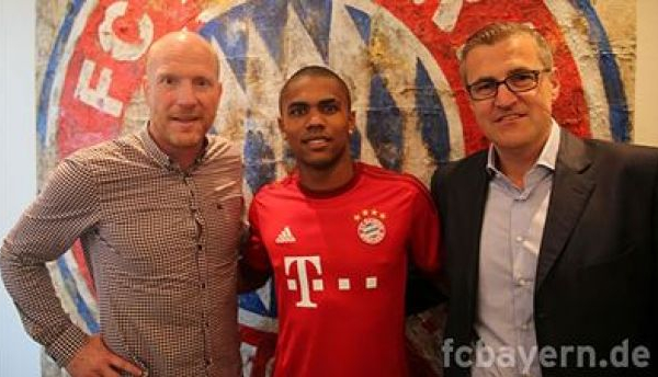 Por 35 milhões: Douglas Costa assina pelo Bayern Munique