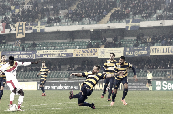 Serie B - Pari spettacolare tra Verona e Benevento: 2-2 al Bentegodi