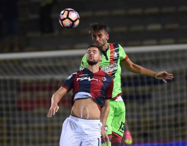 Destro vincente: il Bologna batte il Crotone 1-0