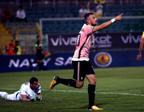 Serie B - Il Palermo vince in rimonta contro la Pro Vercelli: 2-1 al Barbera