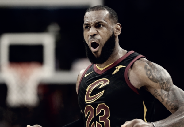Resumen NBA: 'King James' guía a los Cavs a su decimotercera victoria consecutiva