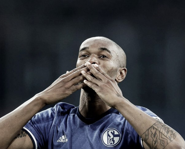 Destaque na atual temporada, zagueiro Naldo renova com Schalke 04 até 2019
