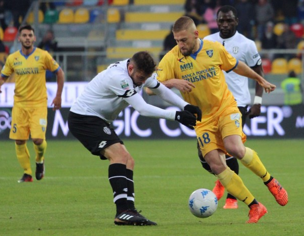 Serie B: la grinta del Cesena frena il Frosinone, pazzo 3-3 allo stadio "Stirpe"