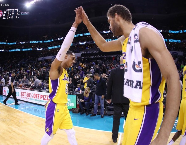 NBA - Lakers, scherzetto agli Hornets. Miami piega Brooklyn in Messico